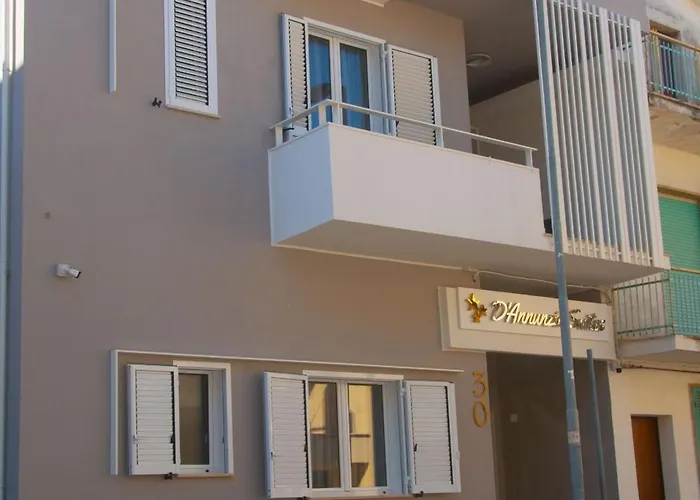 D'annunzio לינה וארוחת בוקר 3*